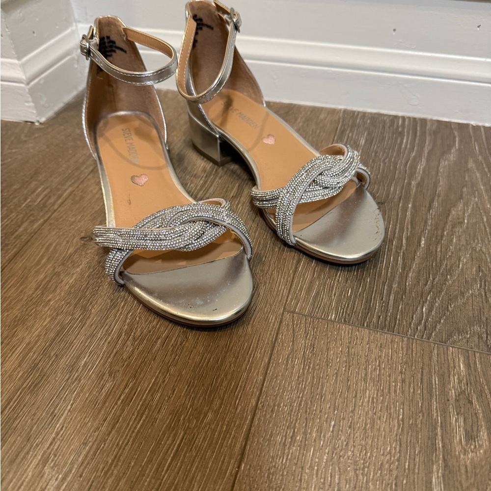 Steve Madden Silver Sandals with Ankle Strap and Bow size 3Y used